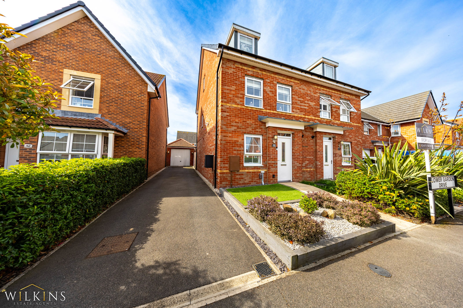 Flower Garden Drive, Nuneaton, Warwickshire, CV10 0FW